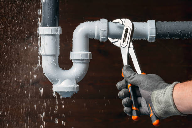 Professional Emergency Plumber technician working in Chesterland, OH